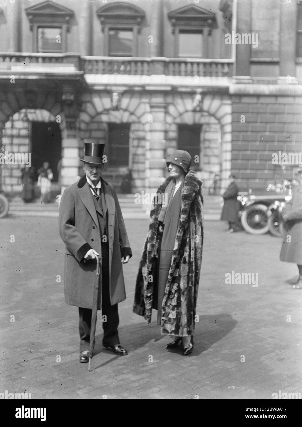 Private view day at the Royal Academy . Duke and Duchess of Marlborough . 3 May 1924 Stock Photo