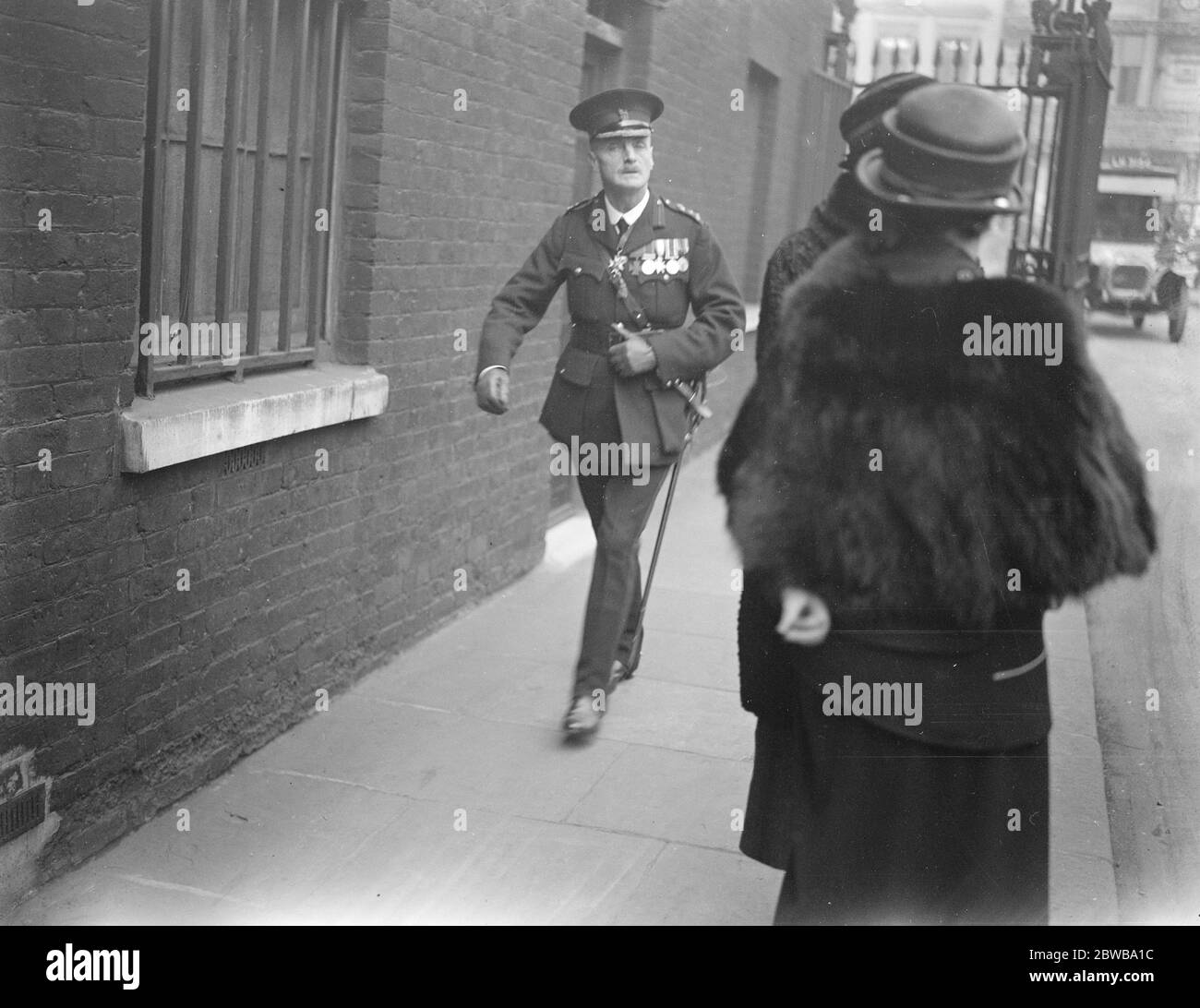 The King holds a Levee at St James 's Palace . Colonel Halliday , VC ( Royal Marines ) arriving for the Levee . 18 March 1924 Stock Photo