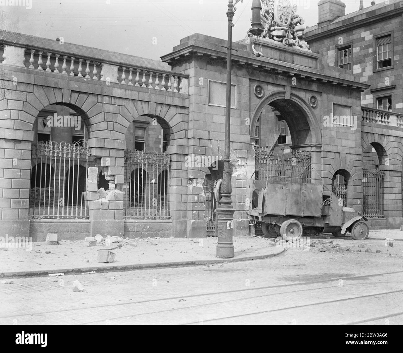 The Great Battle of Dublin . The capture of the Four Courts in Dublin . The riverfront of the Four Courts showing an armoured car used in the attack by the Irish Free State troops during the fire rush of the storming party . 1 July 1922 Stock Photo