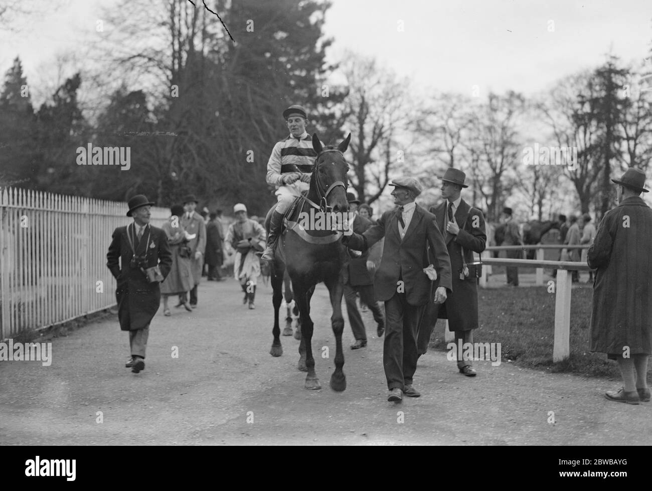 The United Hunt race meeting at Lingfield Park racecourse , Surrey . Sir Peter Grant Lawson returning to the paddock after finishing third in the Lingfield Hunter ' s steeplechase 2nd May 1932 Stock Photo