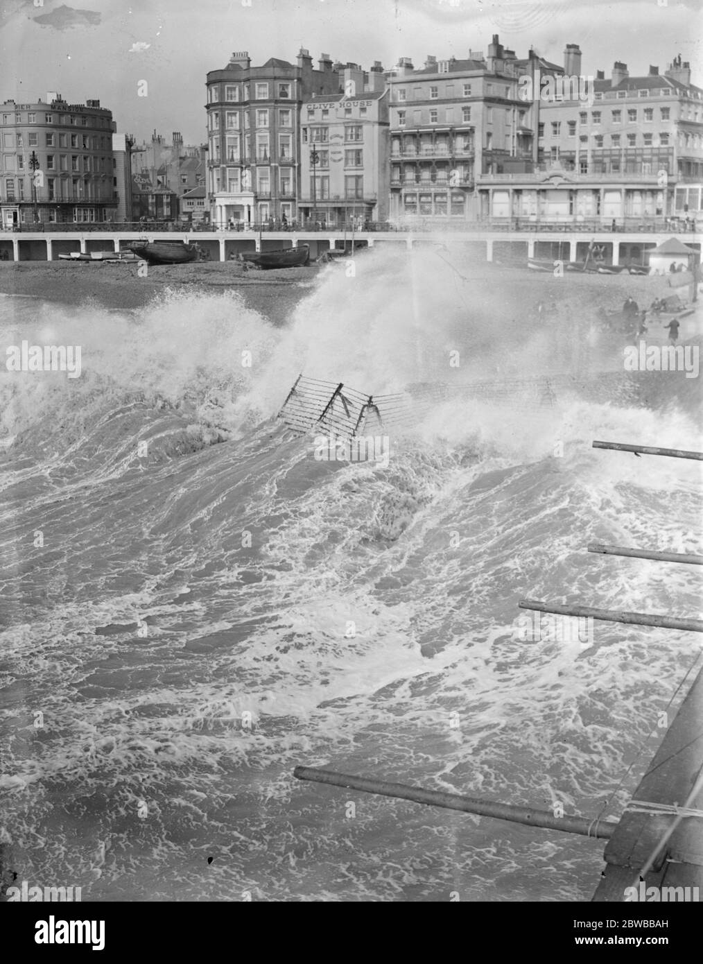 Rough Seas at Brighton . 15th December 1936 Stock Photo