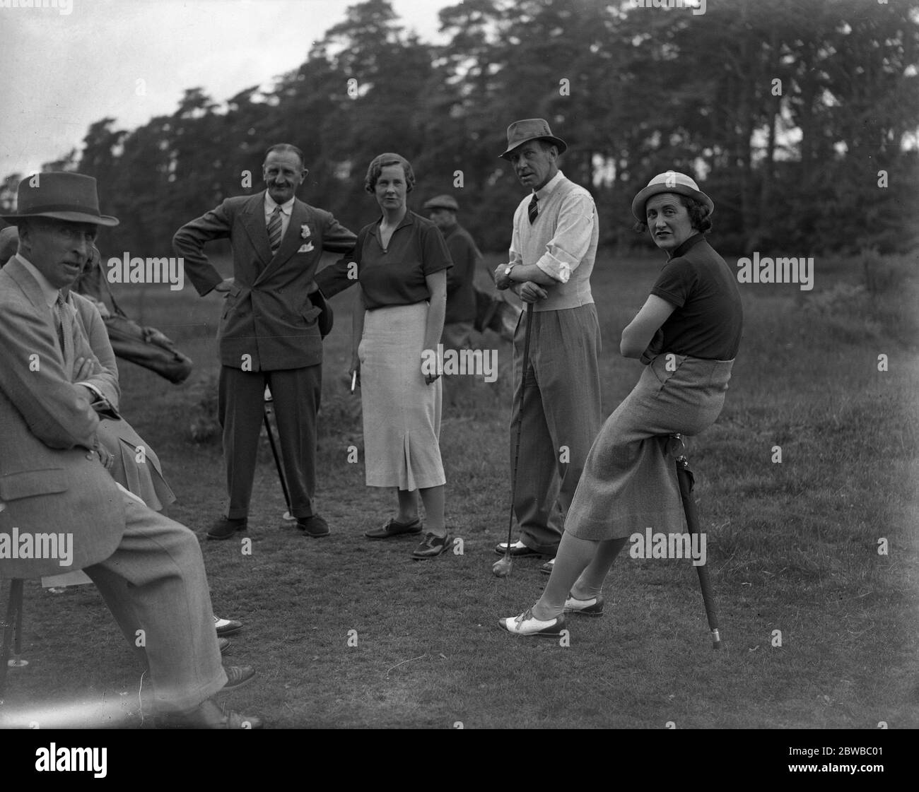 Ladies v Men at the New Zealand Golf Club . Col Bunbury , Miss Molly ...