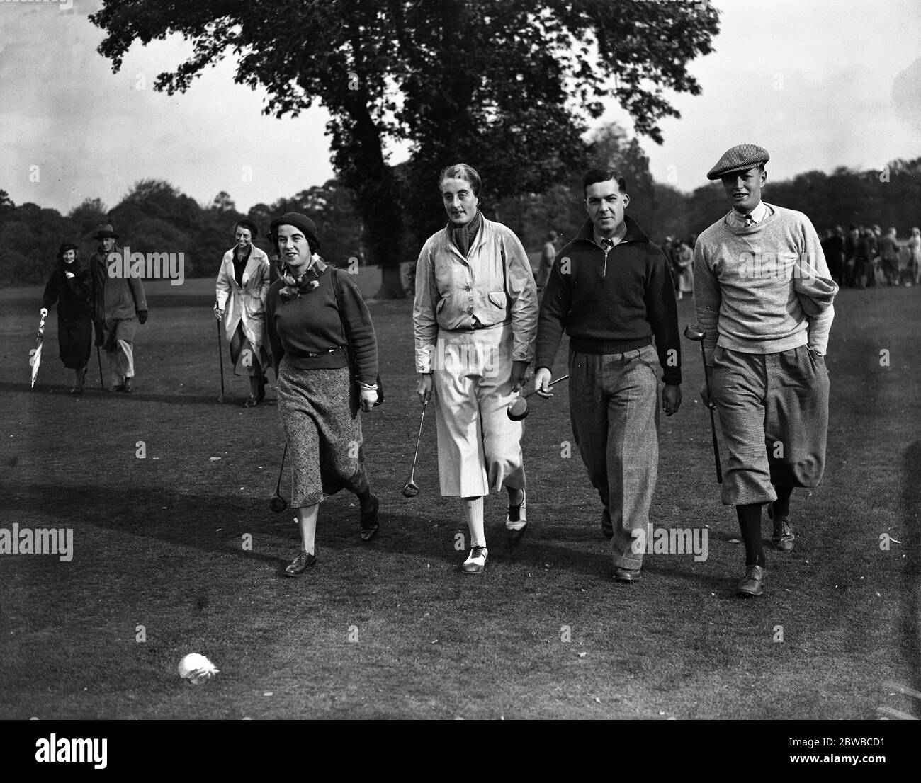 Wentworth , Oxford University v Miss Fishwick 's team . Miss Craddock Hartopp , Miss Enid Wilson , H G De Quincey and A A Duncan . Stock Photo