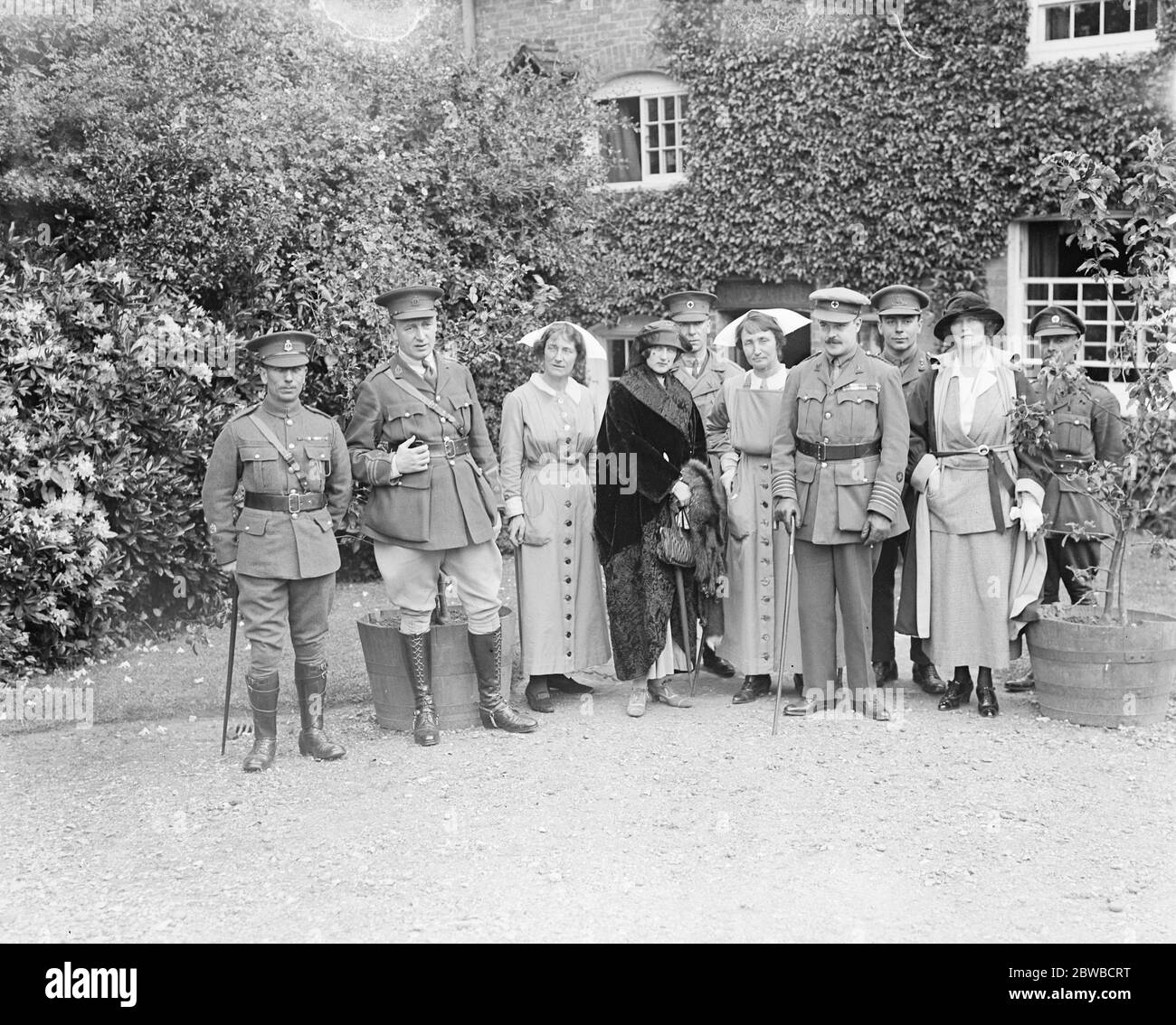 King Manuel and Queen Augusta of Portugal visit the Princess Louise Military Orthopaedic Hospital at Chailey . 18 June 1918 Stock Photo