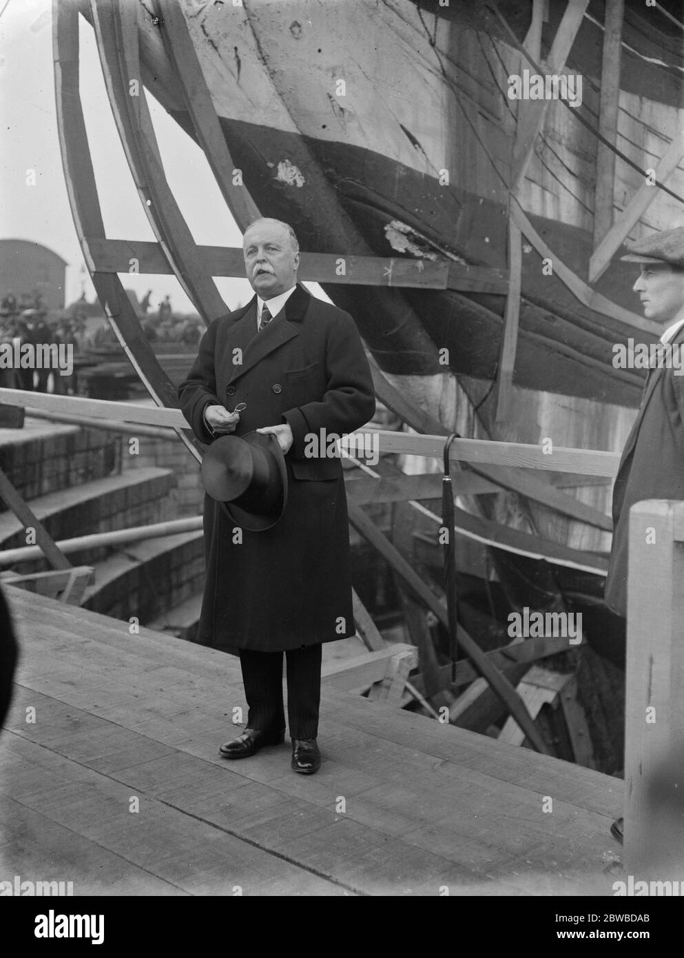 Earl Howe inaugurates the restoration of HMS Victory at Portsmouth . 1 June 1923 Stock Photo