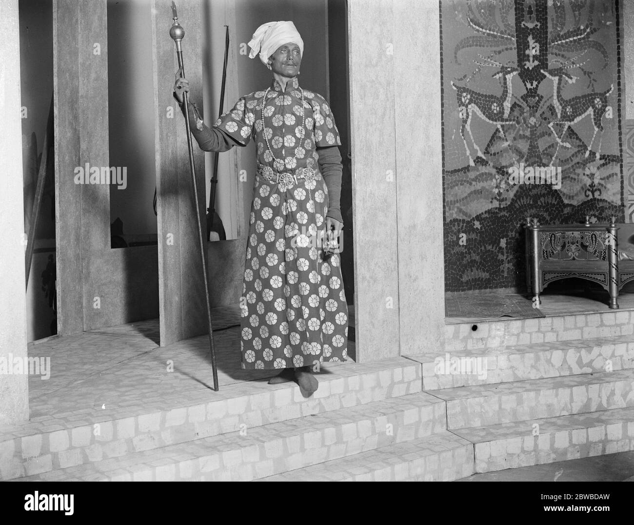 Henry Ainley in a new poetic masterpiece , ' Hassan ' at his Majesty ' s Theatre . Ishak ( Leon Quartermain ) . 21 September 1923 Stock Photo