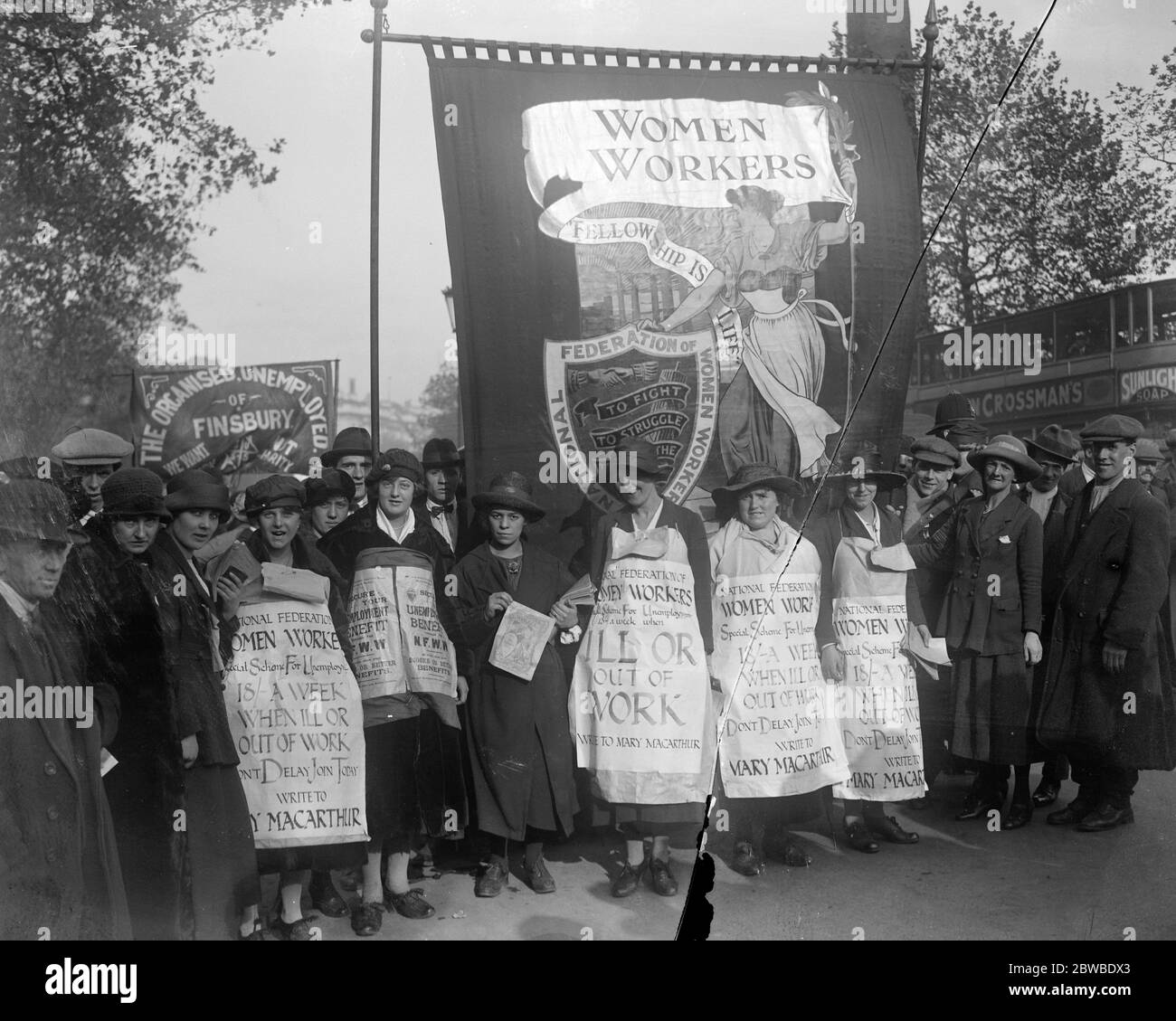 Industry workers 1920s hi-res stock photography and images - Alamy