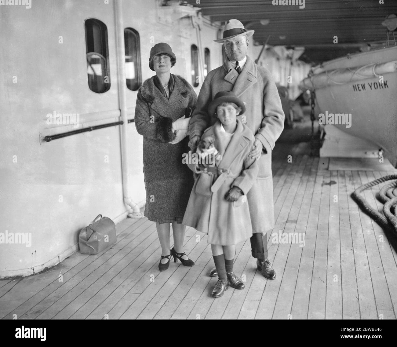 Aboard the SS Leviathan at Southampton Mr and Mrs Flo Ziegfeld ( Miss Billie Burke ) andtheir daughter 25 August 1925 Stock Photo