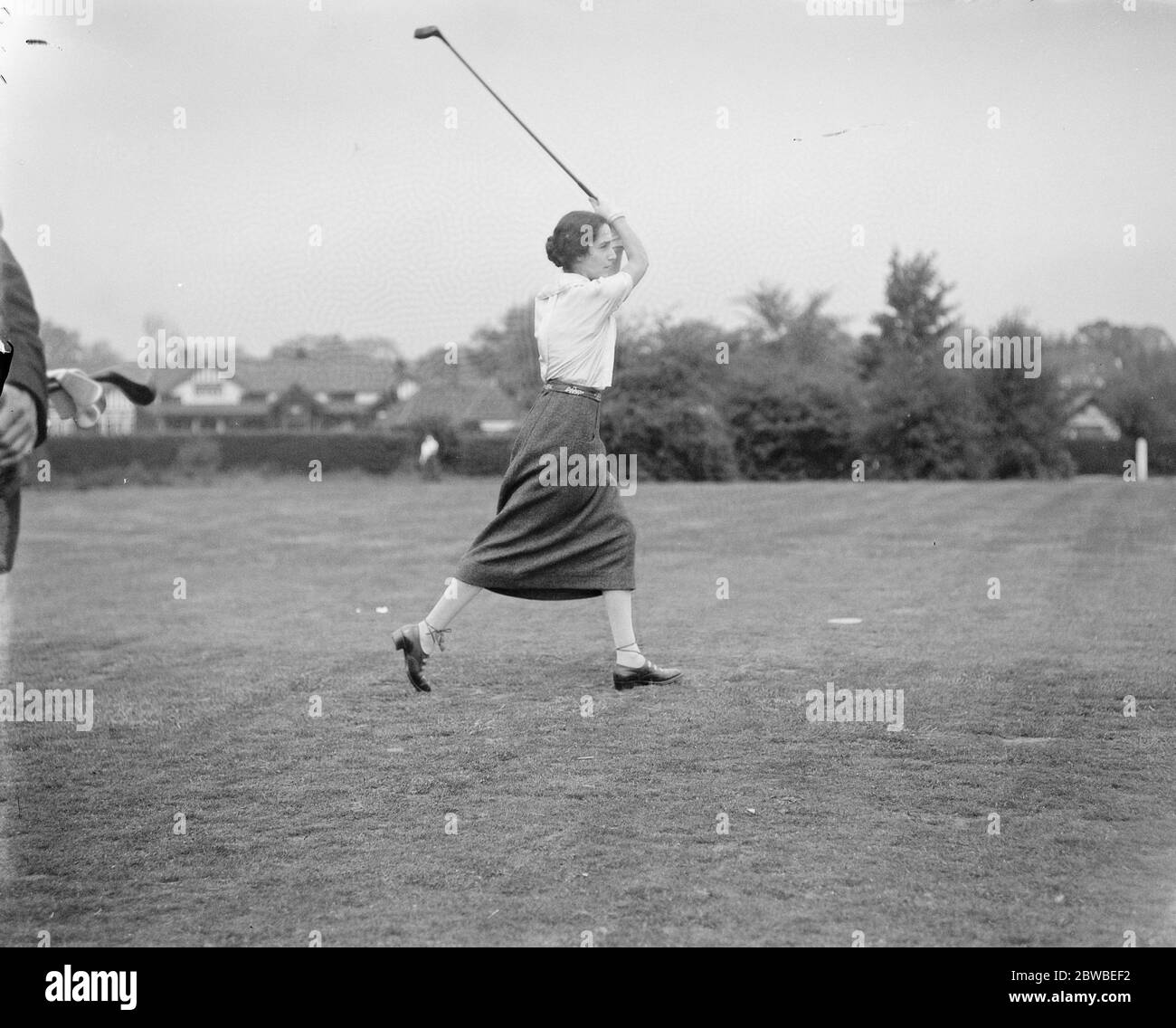 Ladies Golf at Walton Heath - Lords versus Commons . Countess Rocksavage (  Lords ) driving 25 May 1922 Stock Photo - Alamy