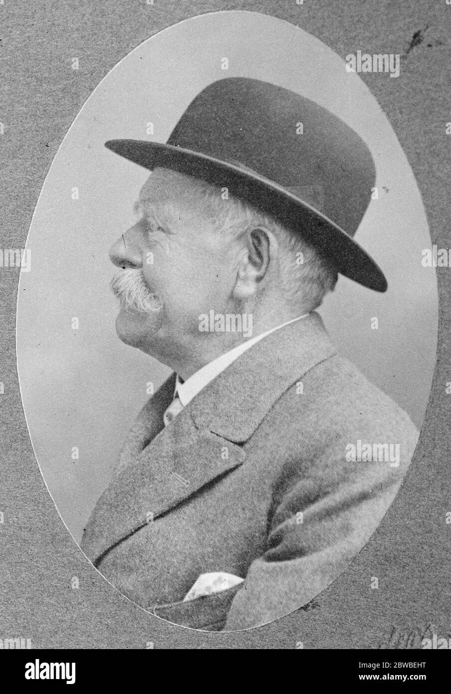 40 at 78 Remarkable ' Restoration ' of Berkshire Banker by Radio Activity Treatment Mr J R Cook a Berkshire banker who at the age of 78 has the appearance and physical powers of a man of 40 years only . This is claimed to be due to treatment at the hands of Professor Barton Scammell by means of Radio activity treatment  24 November 1922 Stock Photo