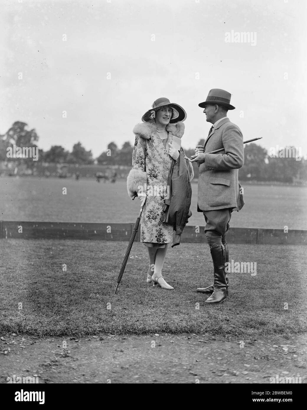 Polo at Hurlingham - El Gordo versus Hurricanes . Mrs Dennis Boles and Col E Percy Smith . 26 June 1927 Stock Photo