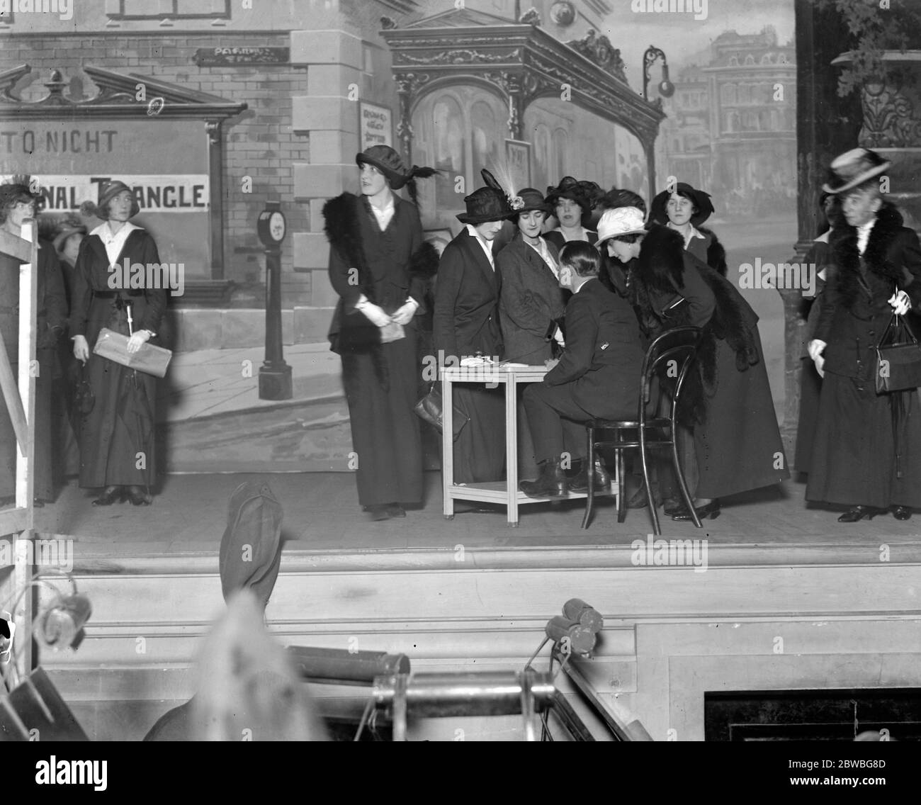 Chorus girls hires stock photography and images Alamy