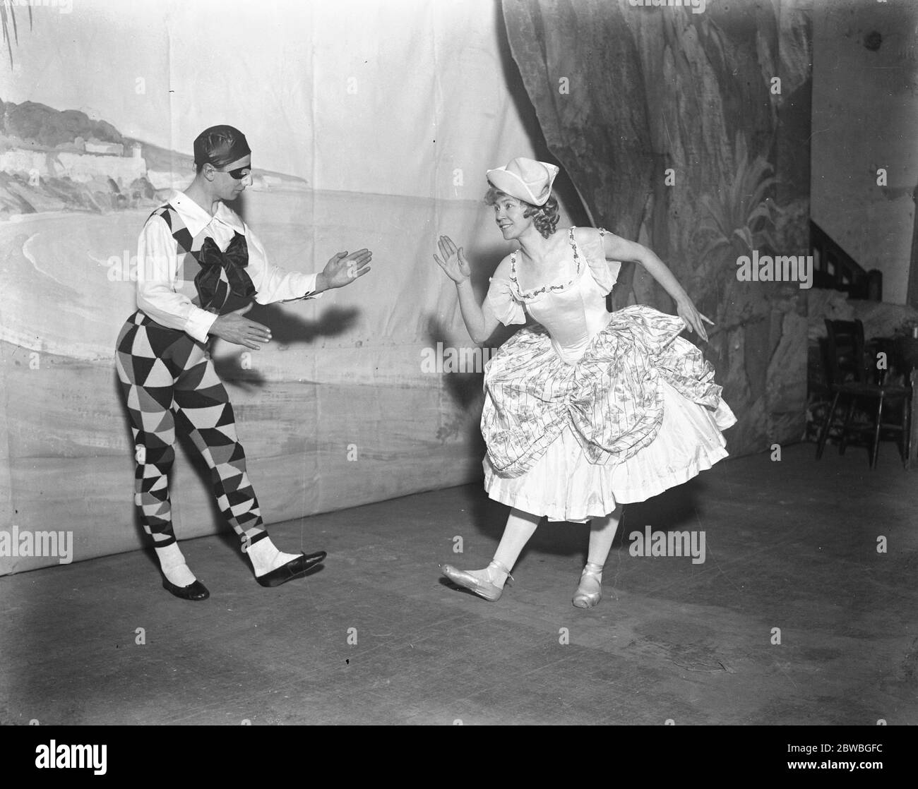 Madame Karina in England ' s smallest pantomine to appear at Bournemouth Madame Karina ( Columbine ) in a figure dance with Errol Addison ( Harlequin ) 21 December 1922 Stock Photo