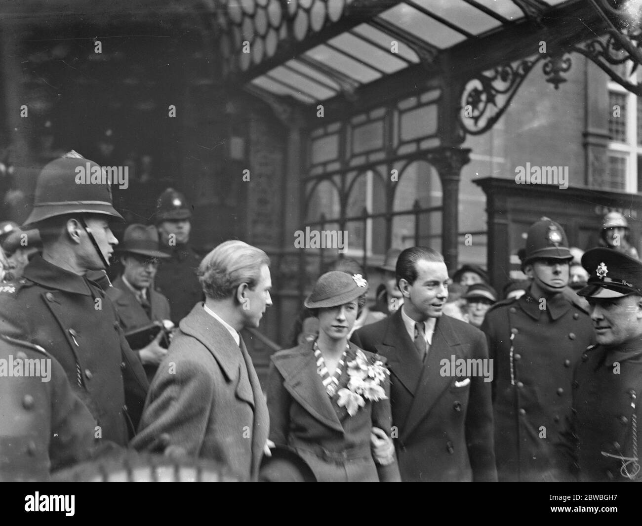 Wedding of Prince Sigvard of Sweden and Fraulein Erika Patzek , Daughter of a Berlin industrialist , at Caxton Hall register office By his marriage the bridegroom forfeited his royal rank and is now known as Mr Bernadotte 8 March 1934 Stock Photo