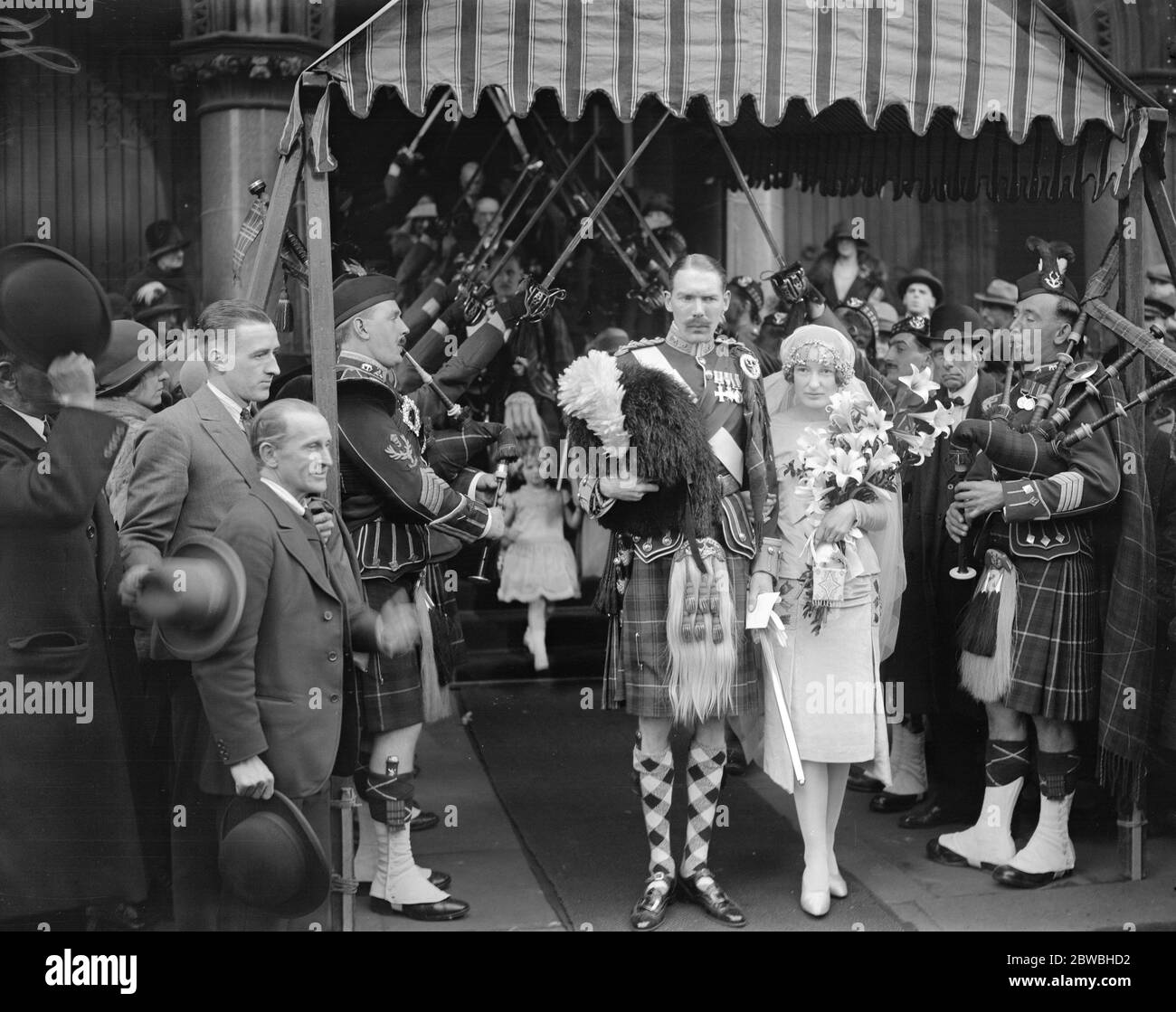 Wedding of Captain Walter Leslie , Seaforth Highlanders ( Lavernock Emsworth ) and Miss Phyllis Leslie , St Helier , Stradtown , Belfast ) at st Columba ' s Point Street 2 March 1926 Stock Photo