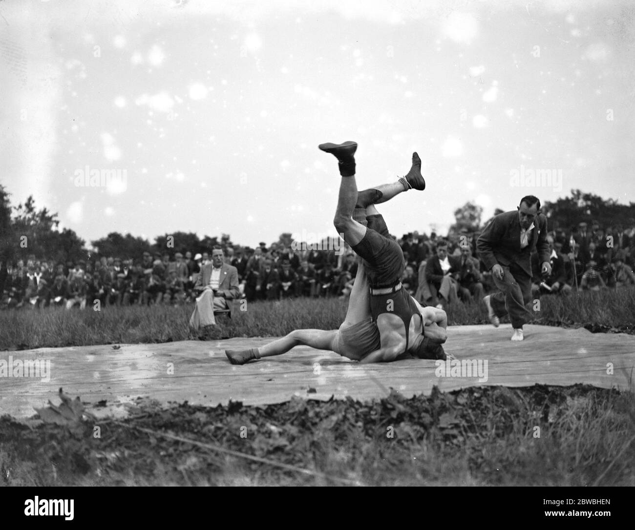 Middlesex amateur wrestling championships at Finsbury Park . A Taylor and J A Samdels . Stock Photo