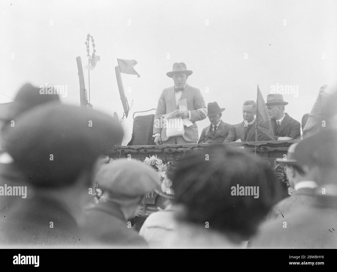 Demonstration in Hyde Park against war . Mr Skene MacKay , the Marshal of the meeting , speaking . 29 July 1922 Stock Photo