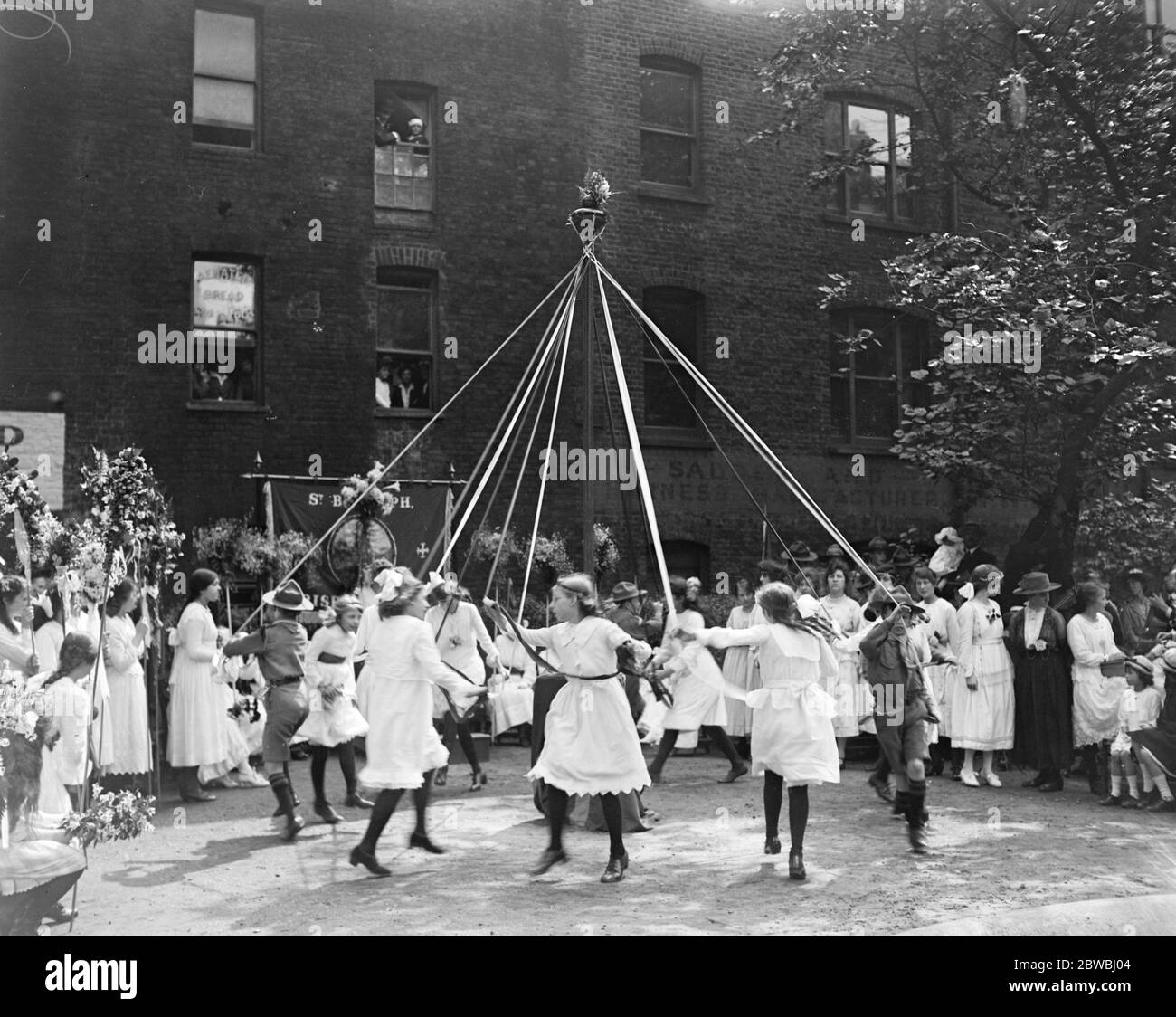 May Day celebrastions at St Botolph ' s Bishopsgate 21 June 1919 Stock Photo