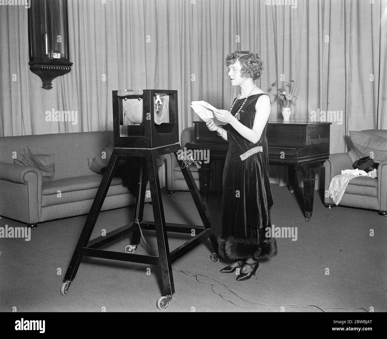 Betty Balfour Broadcasts for British Film Weeks Miss Betty Balfour , the popular British film star , broadcasting from 2 L O London , in support of British Film week 28 January 1924 Stock Photo