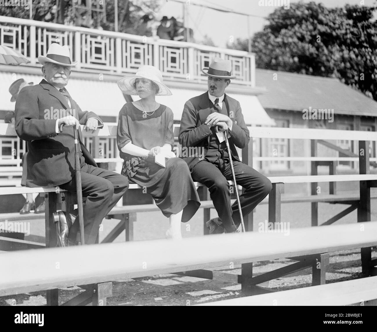 Polo at Hurlingham -Final of Whitney Cup , Argentina versus Quidnuncs Lord and Lady Stanley and Lord Farquhar ( Left ) 28th May 1922 Stock Photo