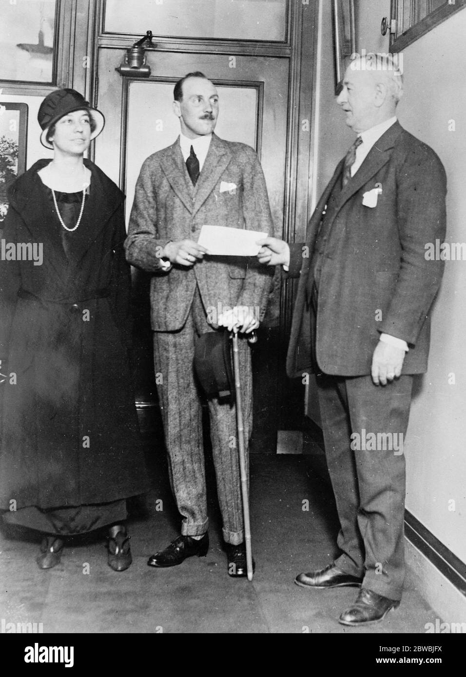 Danish Prince and American Bride Elect Prince Viggo of Denmark and his American fiancee , Miss Eleanor Margaret Green , go for marriage licemse They met in the dock and together they went to the marriage license BUreau in the Municipal Building , New York , for the licence 16 June 1924 Stock Photo
