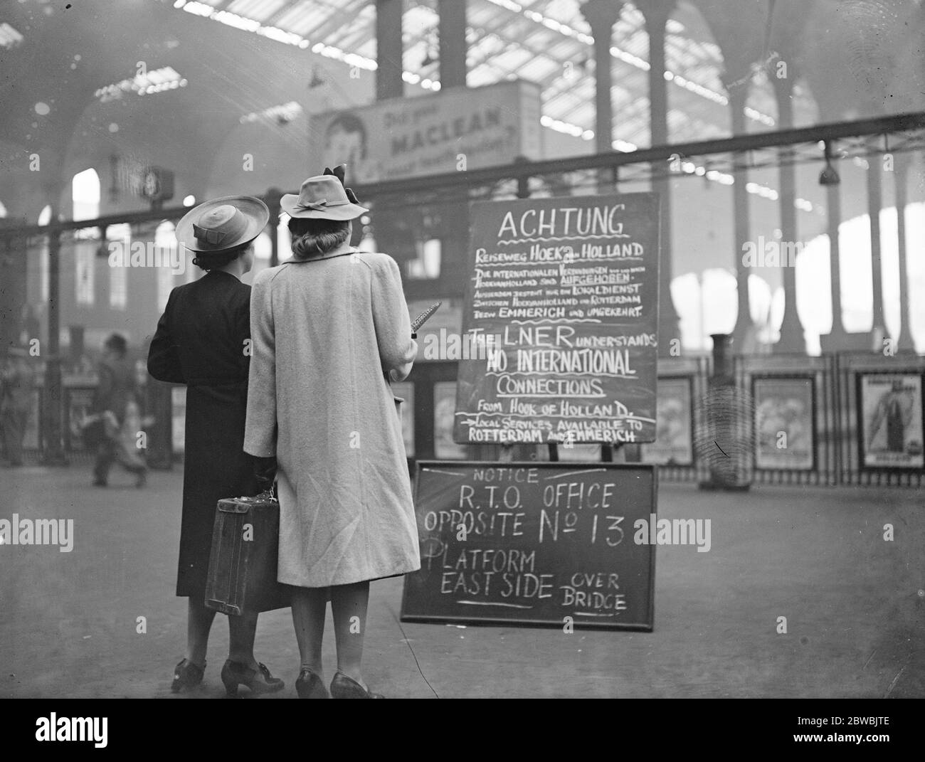 German notice at Liverpool street Station stating facilities for those returning home 4 September 1939 Stock Photo