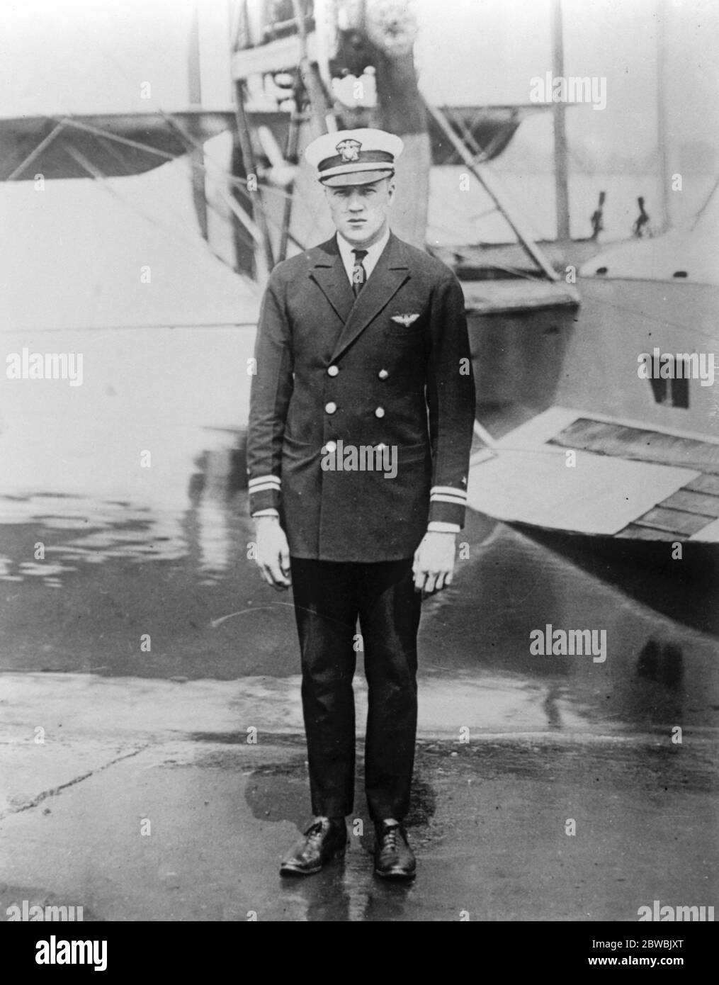 A new flying record was set up at Port Washington , Long Island , U S A by Lieutenant D Rittenhouse . Flying a Curtiss Navy Seaplane , lieutenant Rittenhouse averaged 227 1/ 2 miles per hour during 30 minute flight 28 September 1924 Stock Photo