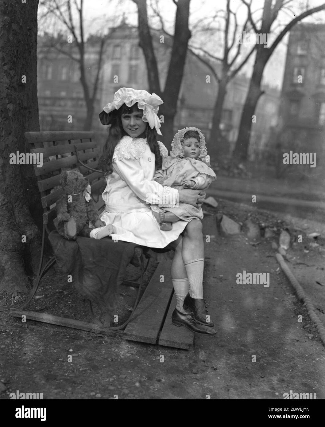 Miss Edna Maude , child dancer . Stock Photo