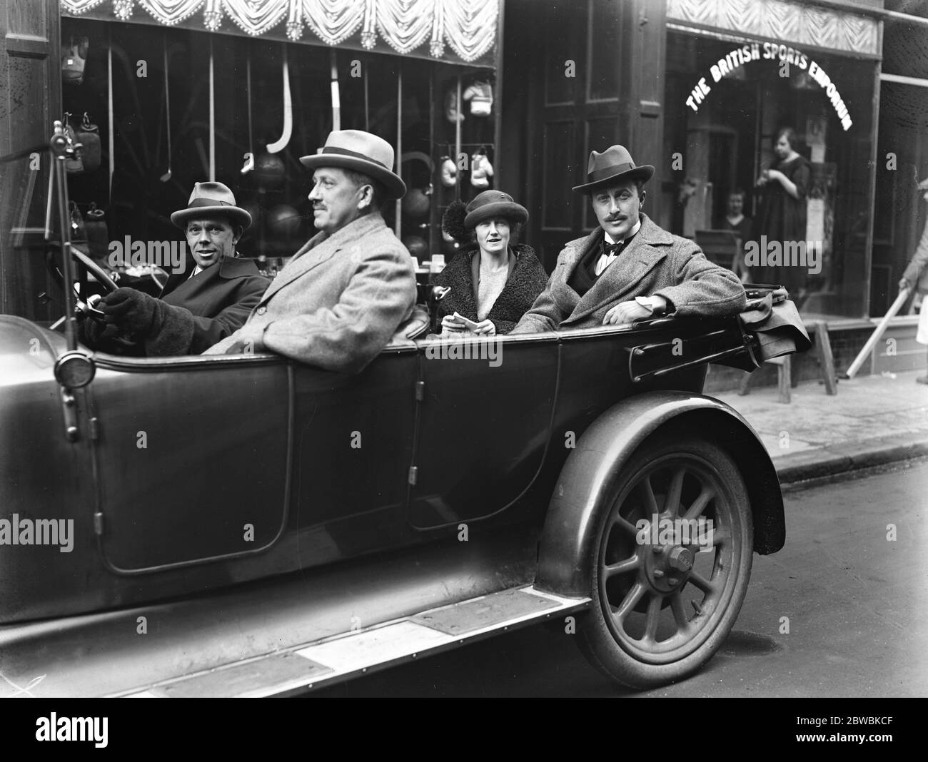 Duke of Portlands Son and Heir in the political field Lord Titchfield is standing as COnservative Candidate for Newark The Marqui and Marchiness of Titchfield starting out from Newark for a days canvassing accompanied by Mr Simons secretary of the local conservative and unionist association 24 October 1922 Stock Photo