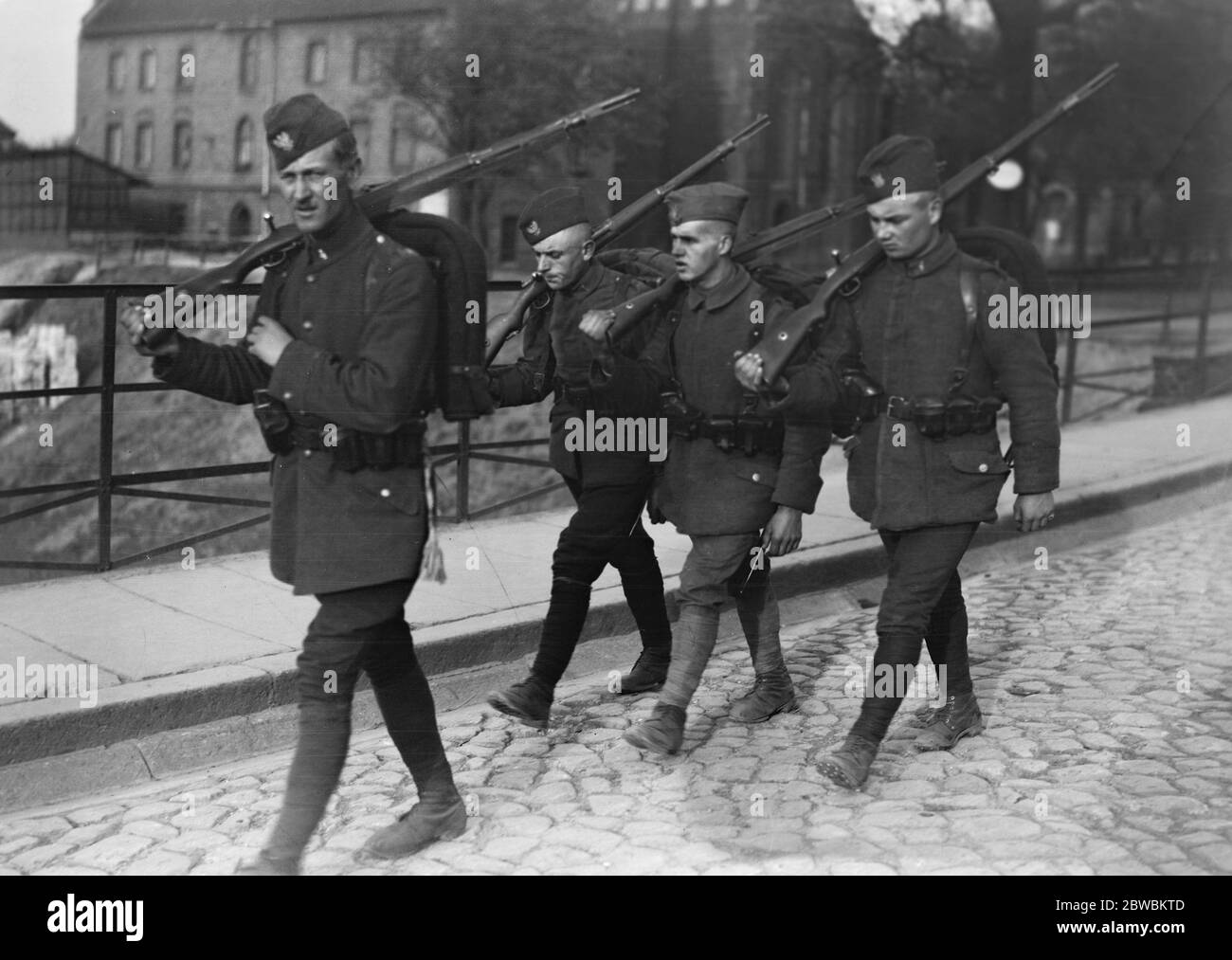 Polish soldiers going on guard in Posen . 24 October 1921 Stock Photo