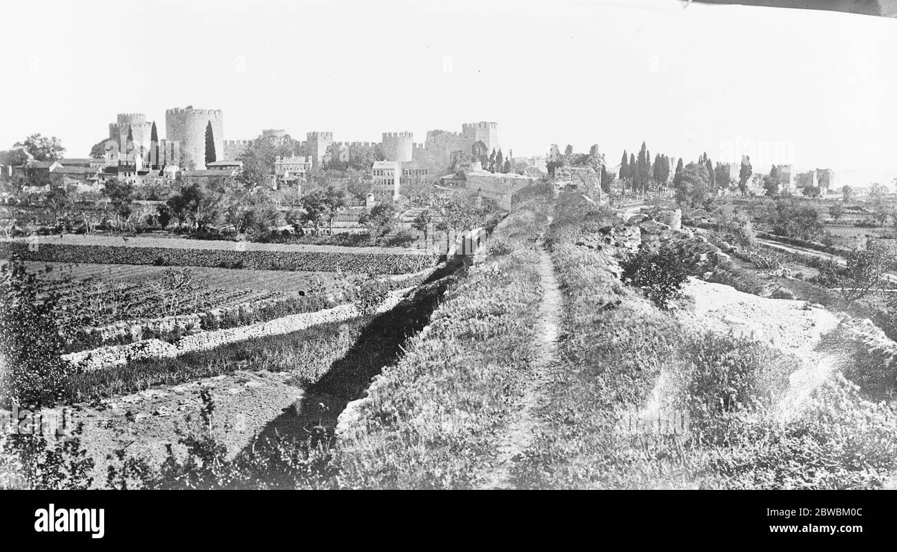 Part of the famous walls at Constantinople known as Byzantium 's Ancient Walls . 4 November 1919 Stock Photo