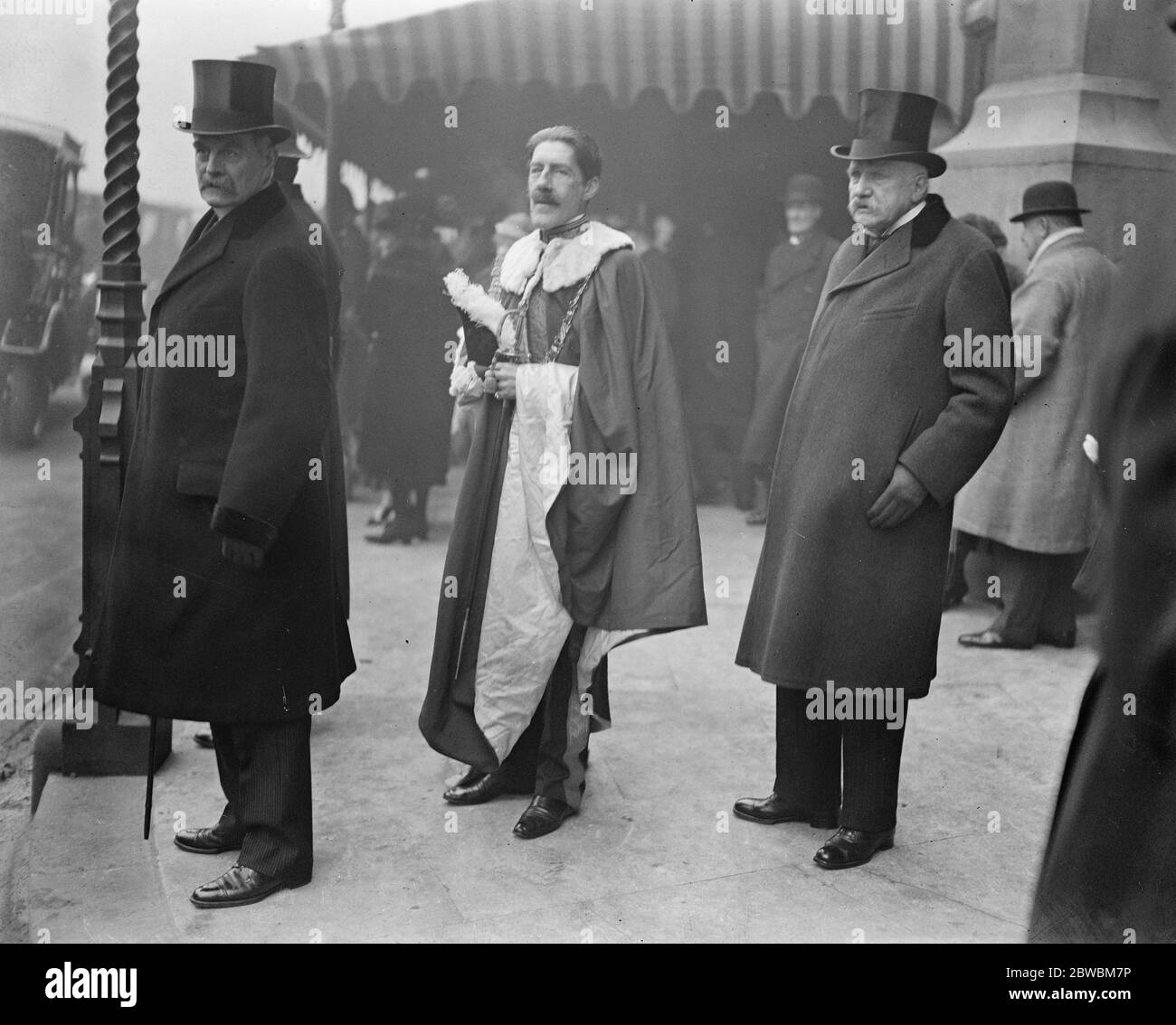 state-opening-of-parliament-by-the-king-lord-crewe-and-the-earl-of