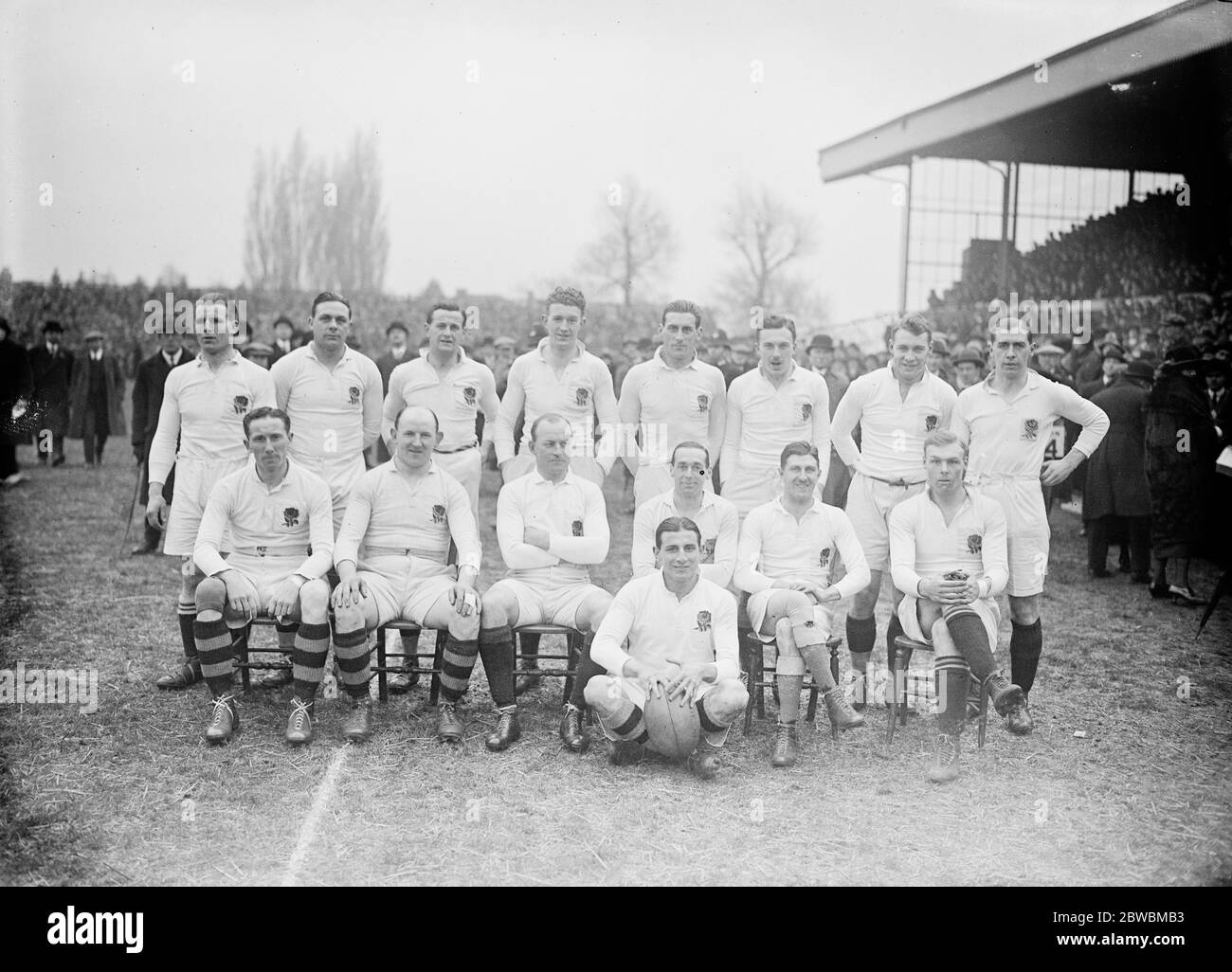 England defeat Ireland in Five Nations - Twickenham, 12 February 1921 by 15 points to nil Unknown order The English team Barry Cumberlege , Cyril Lowe , Edward Myers , Ernest Hammett , Alastair Smallwood , Dave Davies (c) , Cecil Kershaw , Bruno Brown , Freddie Blakiston , Tom Woods , Reg Edwards , Wavell Wakefield , Tom Voyce , Frank Mellish and Ernest Gardner 12 February 1921 Stock Photo