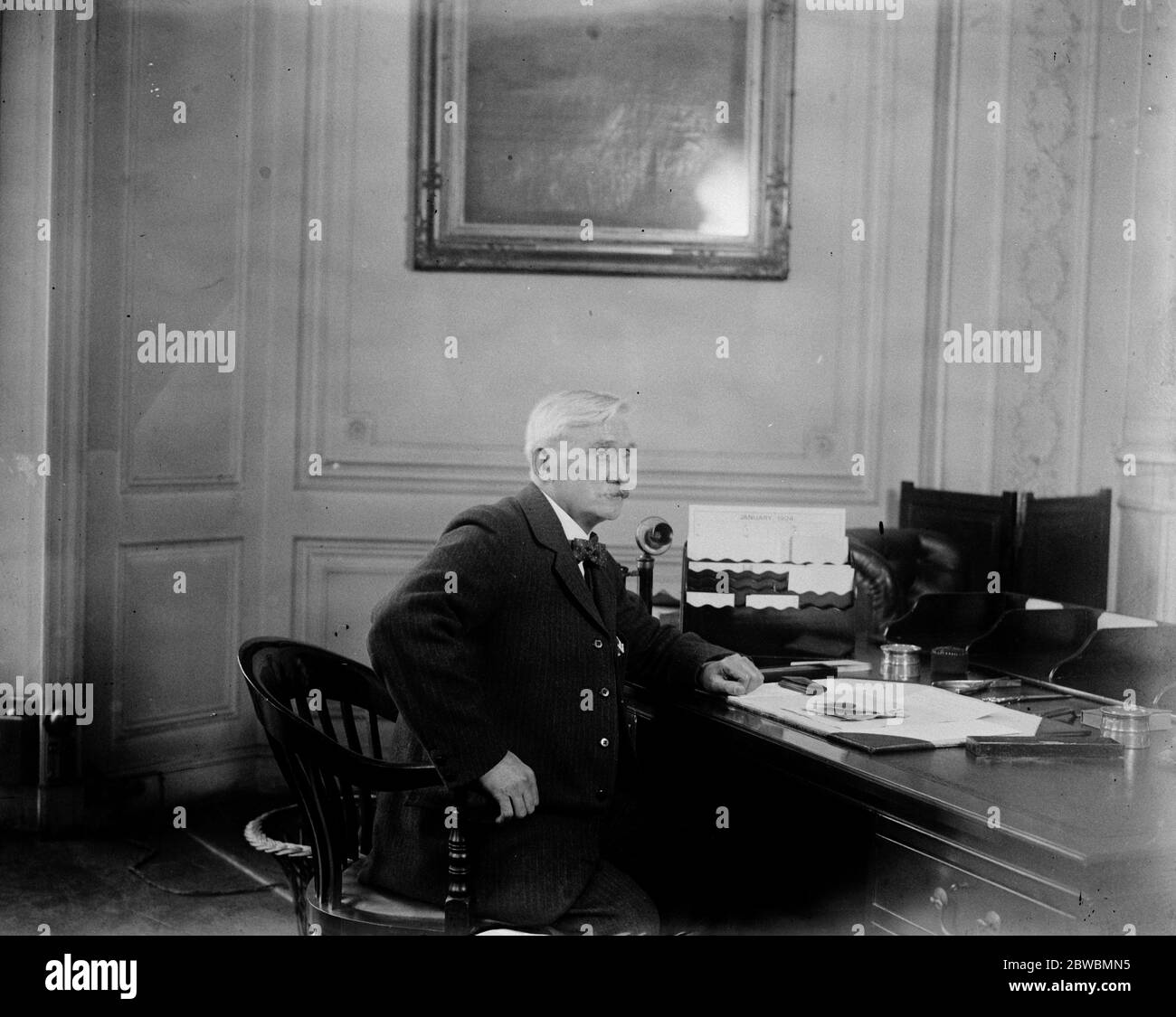 New transport Minister at work . Mr H Gosling , MP , the Labour Transport Minister , at the Ministry of Transport , when he took up his duties . 25 January 1924 Stock Photo