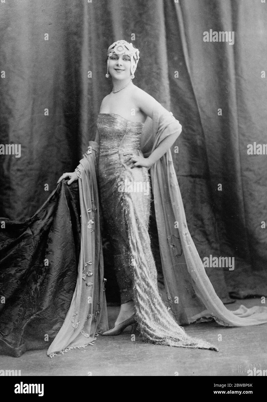 Most highly paid actress in Spain Senorita Senano , of the Apollo theatre , Madrid , who , according to a Spanish theatrical journal , receives £ 12 500 per annum 18 February 1924 Stock Photo