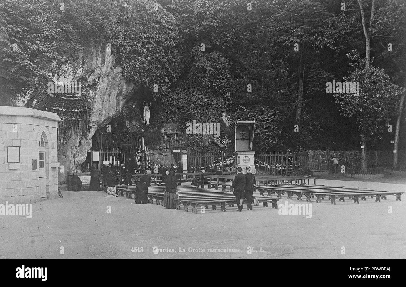 Pilgrims at Lourdes in south-western France The Miraculous Grotto at Lourdes where 20 , 000 pilgrims are now gathered   24 August 1921 Stock Photo