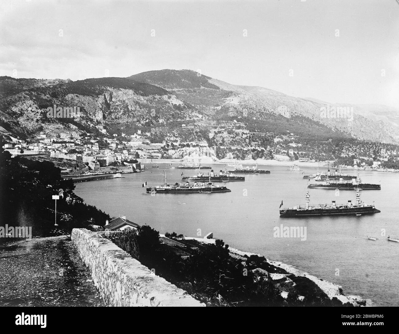 The Royal yacht expected to put in at Villefranche harbour to await King George and Queen Mary . The town and roadstead of Villefranche . 11 March 1925 Stock Photo