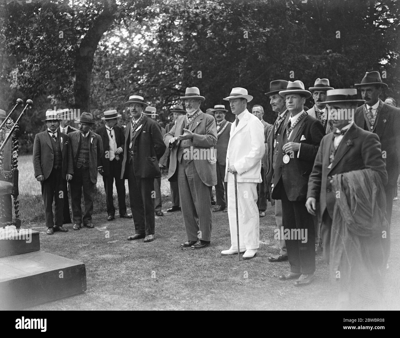 Quaint ' Druids ceremony at Blenheim Park The Duke of Marlborough talking to some of the members of the Order 6 August 1923 Stock Photo