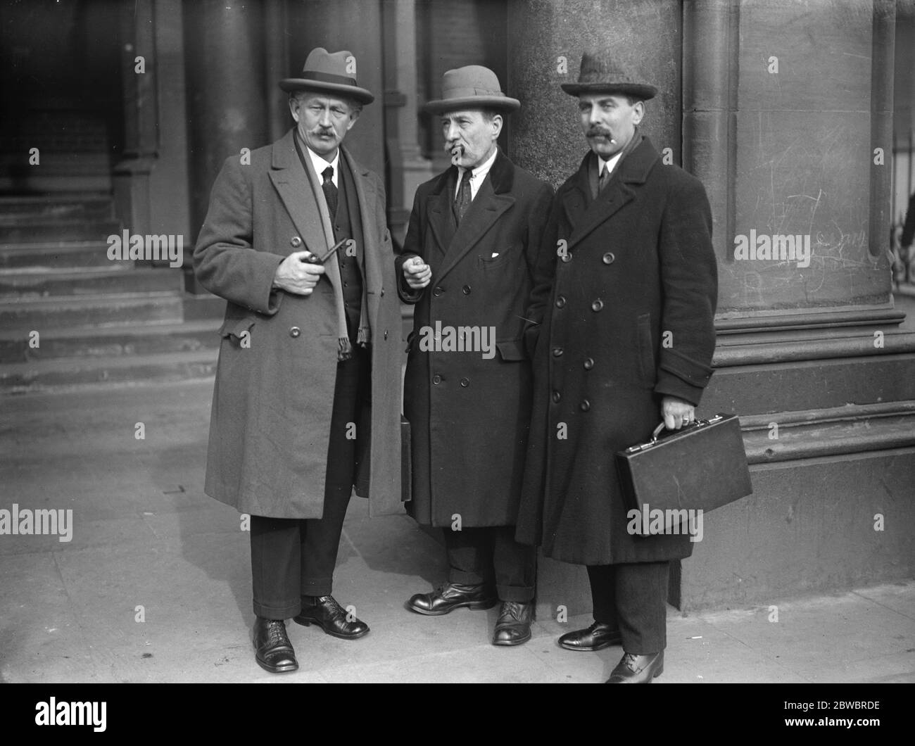 Seven unions meet at the Midland Grand Hotel to discuss grave turn in engineers crisis . Mr Neil McLean , M P , with two delegates from the Hoe strikers . 2 March 1926 Stock Photo