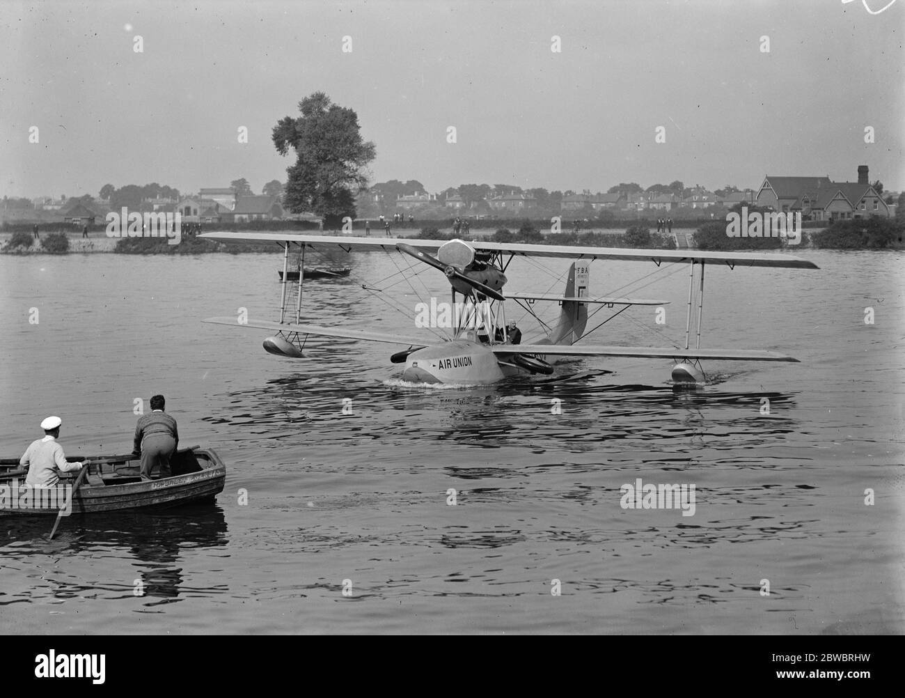 First passenger amphibian to land on Thames . Giant Shreck Machine lands on Thames at Hammersmith . The machine landing . 30 June 1925 Stock Photo