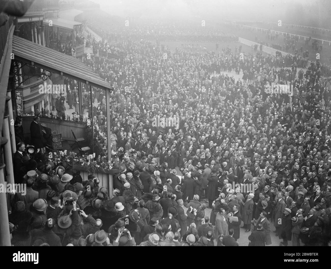 The Grand National at Liverpool . The crowd cheering the King and the Prince of Wales on their arrival in the Royal Box . 23 March 1923 Stock Photo