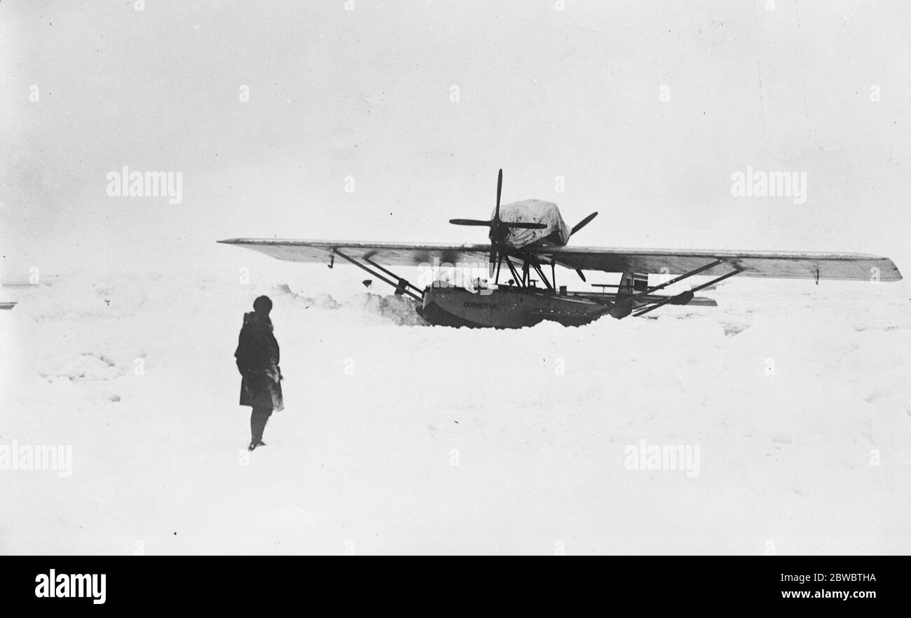 First photographs of the start of the Amundsen Ellsworth After the runway was cleared 17 June 1925 Stock Photo