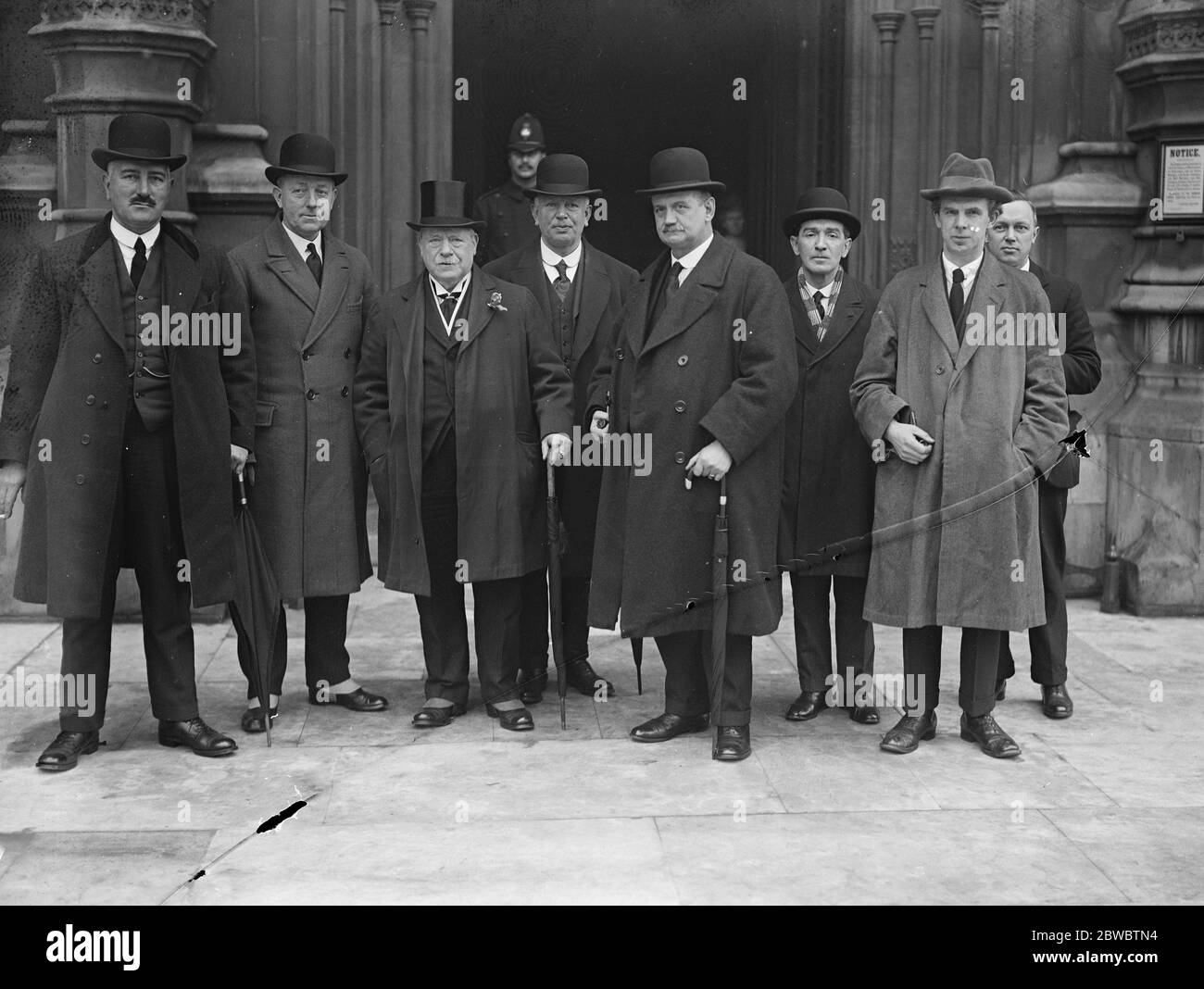 Important deputation to the Prime Minister . The Prime Minister received at the House of Commons a deputation from the Association of Municipal Corporations to hear their views on unemployment . Alderman Lt Col T Turnbull , C B E in silk hat , and other members of the deputation . 19 February 1926 Stock Photo