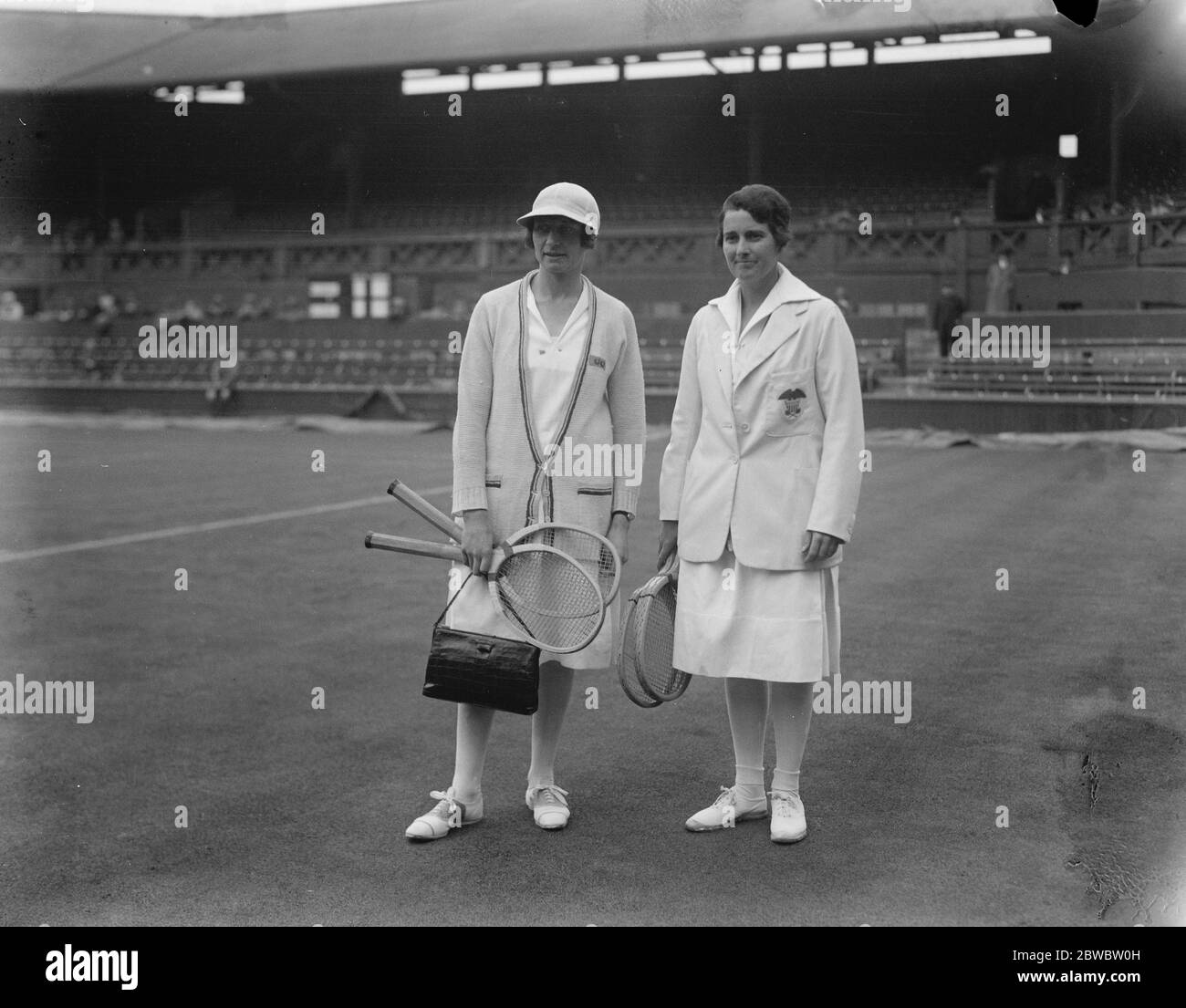 Anglo American battle of women tennis ' stars ' at Wimbledon . Mrs