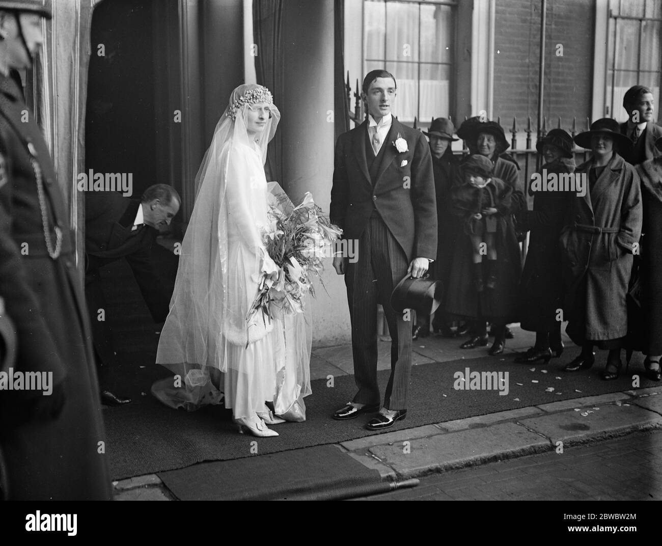 Lady Astor 's nice weds . The Hon Reginald R Winn and Miss Alice Perkins , niece of Lady Astor , MP , were married at St James 's Piccadilly . Bride and bridegroom . 24 March 1924 Stock Photo