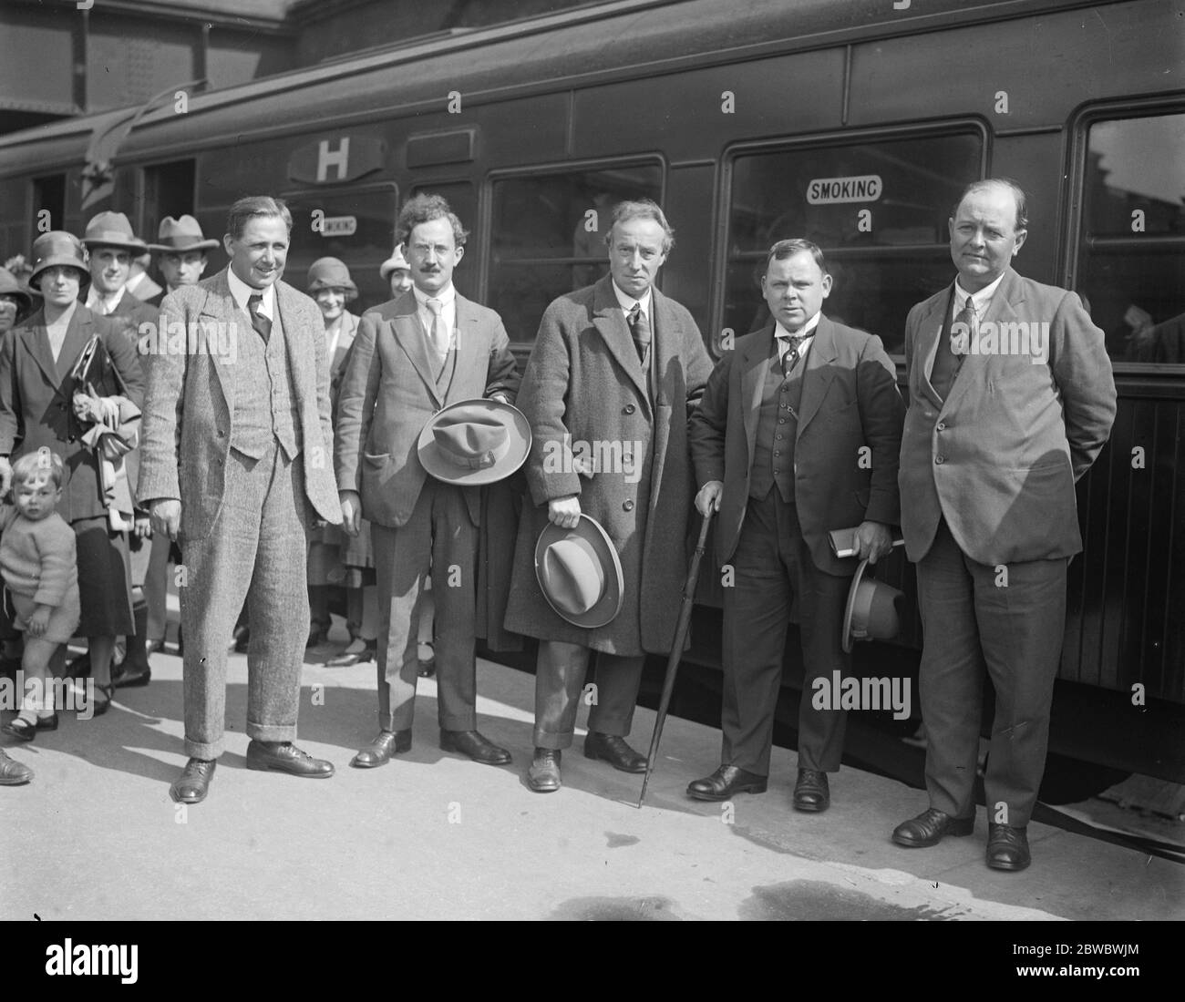 Labour MP 's leave for Russia to investigate trade possibilities . Left to right : R A Taylor , M W P Coates , R C Wallhead , MP , Mr Mardy Jones , MP , Mr Q H Hall , MP , photographed at Victoria Station . 3 September 1925 Stock Photo