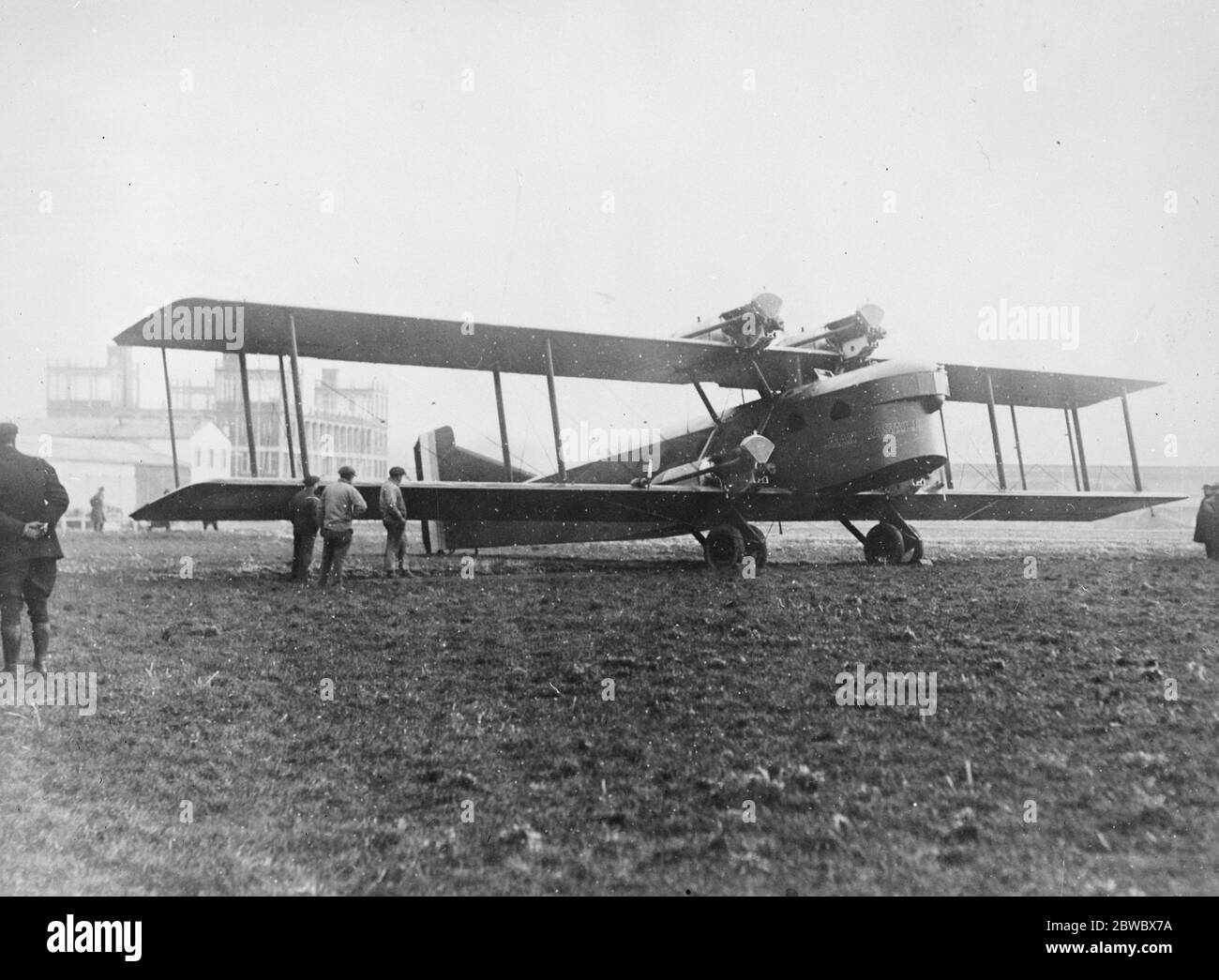 Big plane ' s crash on 4 , 800 mile trip The flight of two French planes from Paris to Lake Chad and back has met with disaster . Sergeant Vandelle was killed and Colonel Vuillemin , Dagneaux , and Knetch were injured 11 February 1925 Stock Photo
