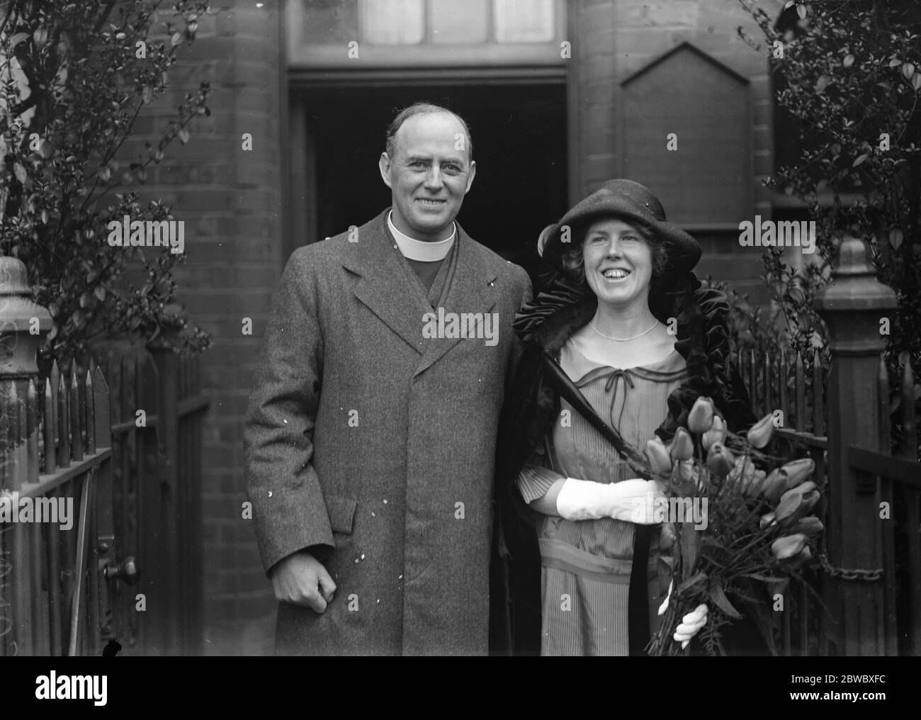 The king ' s chaplain weds Canon T G Rogers , M C , B D , Vicar of West Ham , and Chaplain to the King , and Miss M Inez Hartley were married at West Ham parish church 29 April 1924 Stock Photo
