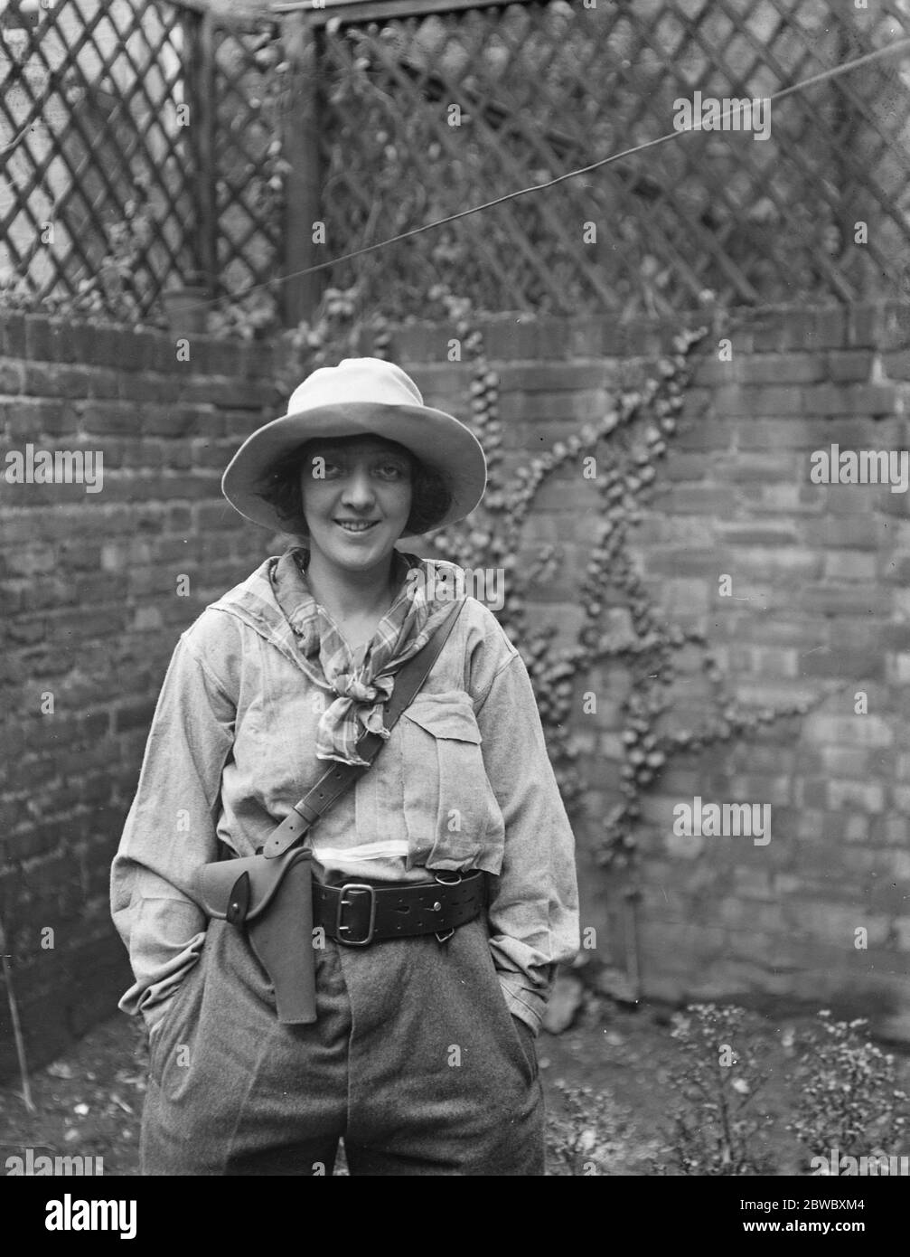 Pretty London girl to hunt for diamonds in the wilds of Guiana . Miss Gwen Richardson , who is leaving London on a diamond hunting expedition in British Guiana . 25 September 1922 Stock Photo