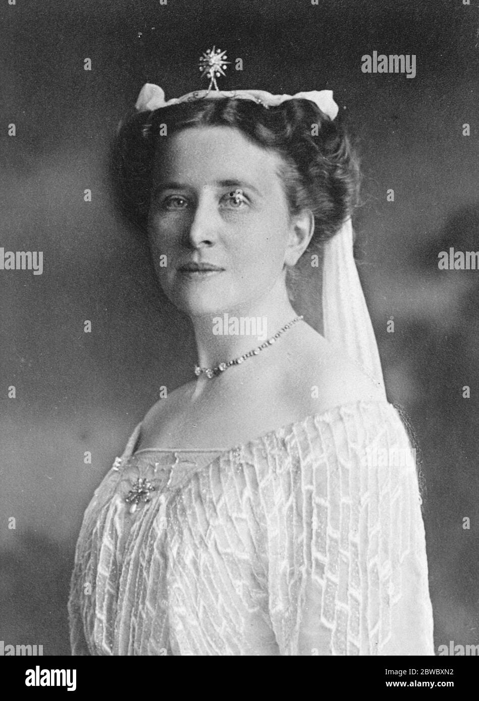 Ludendorff ' s new bride . Famous German general to marry woman doctor . It is announced that General Ludendorff is to marry a woman doctor , Mathilde von Kemnitz . 4 September 1926 Stock Photo